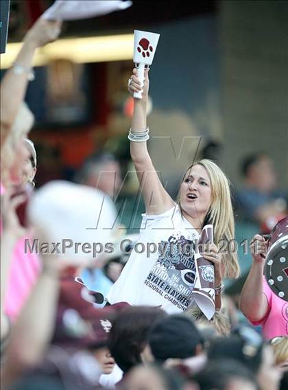 Thumbnail 1 in Calallen vs. Poteet (UIL 4A Semifinal) photogallery.
