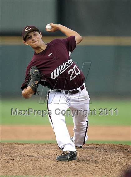 Thumbnail 2 in Calallen vs. Poteet (UIL 4A Semifinal) photogallery.