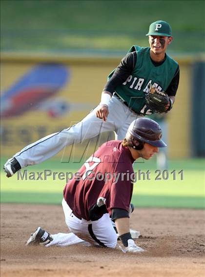 Thumbnail 3 in Calallen vs. Poteet (UIL 4A Semifinal) photogallery.
