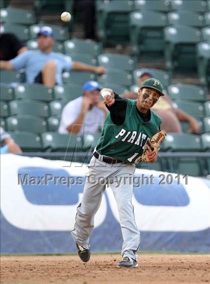 Thumbnail 2 in Calallen vs. Poteet (UIL 4A Semifinal) photogallery.