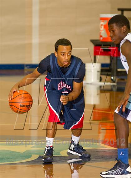 Thumbnail 1 in Atascocita vs. Alief Elsik (McDonald's Texas Invitational) photogallery.