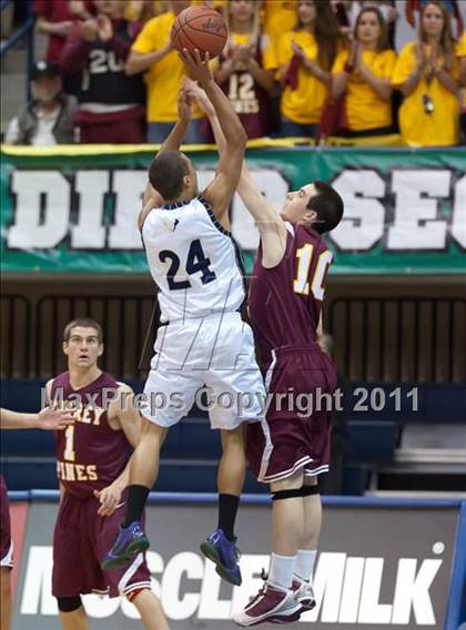 Thumbnail 1 in La Costa Canyon vs Torrey Pines (CIF SDS D1 Final) photogallery.