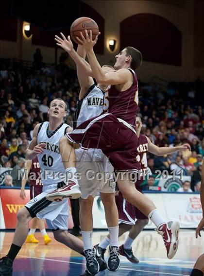 Thumbnail 2 in La Costa Canyon vs Torrey Pines (CIF SDS D1 Final) photogallery.