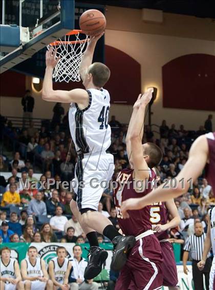 Thumbnail 3 in La Costa Canyon vs Torrey Pines (CIF SDS D1 Final) photogallery.