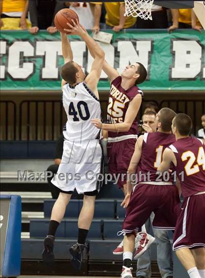 Thumbnail 2 in La Costa Canyon vs Torrey Pines (CIF SDS D1 Final) photogallery.