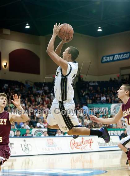 Thumbnail 1 in La Costa Canyon vs Torrey Pines (CIF SDS D1 Final) photogallery.