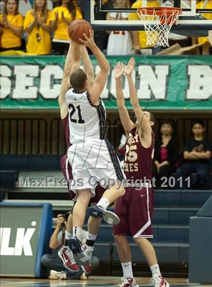 Thumbnail 1 in La Costa Canyon vs Torrey Pines (CIF SDS D1 Final) photogallery.