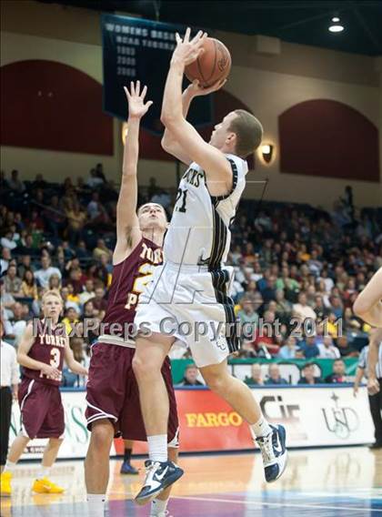 Thumbnail 2 in La Costa Canyon vs Torrey Pines (CIF SDS D1 Final) photogallery.