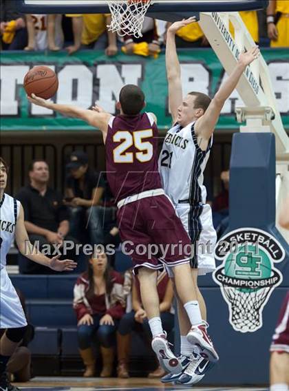 Thumbnail 1 in La Costa Canyon vs Torrey Pines (CIF SDS D1 Final) photogallery.