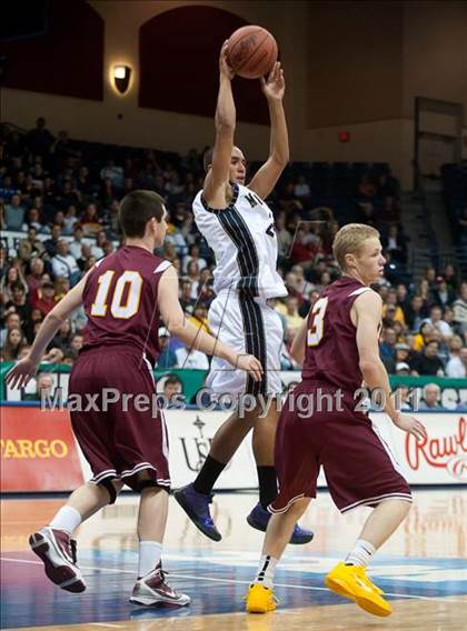 Thumbnail 1 in La Costa Canyon vs Torrey Pines (CIF SDS D1 Final) photogallery.