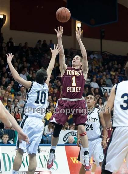 Thumbnail 2 in La Costa Canyon vs Torrey Pines (CIF SDS D1 Final) photogallery.