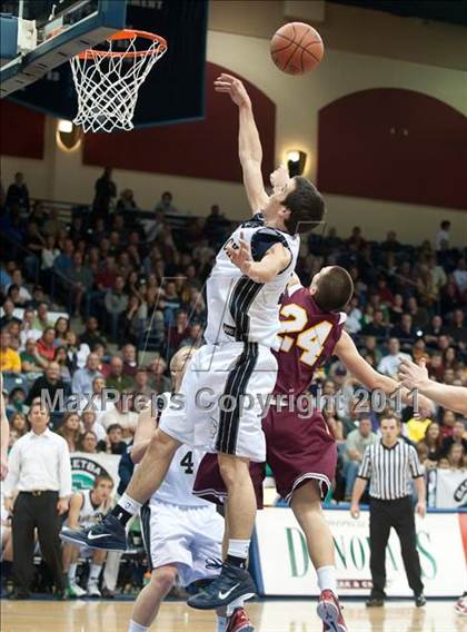 Thumbnail 3 in La Costa Canyon vs Torrey Pines (CIF SDS D1 Final) photogallery.