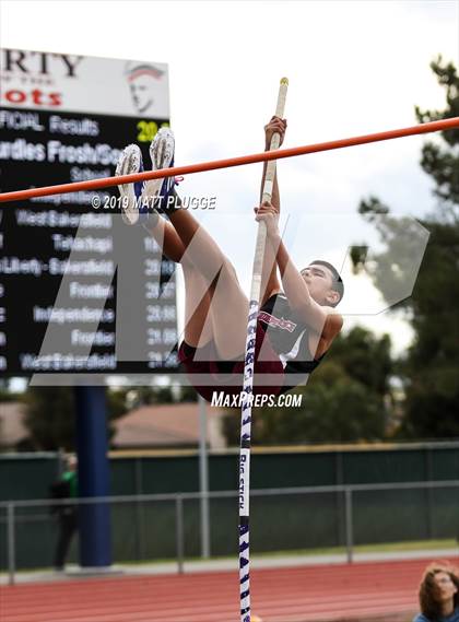 Thumbnail 3 in Kern Invitational photogallery.