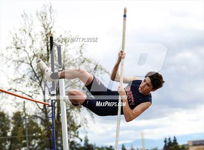 Thumbnail 2 in Kern Invitational photogallery.