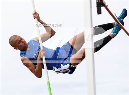 Thumbnail 1 in Kern Invitational photogallery.