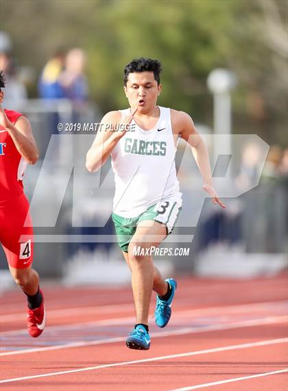 Thumbnail 3 in Kern Invitational photogallery.