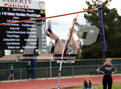 Thumbnail 2 in Kern Invitational photogallery.