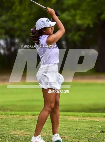 Thumbnail 3 in UIL 2A Golf State Championships photogallery.
