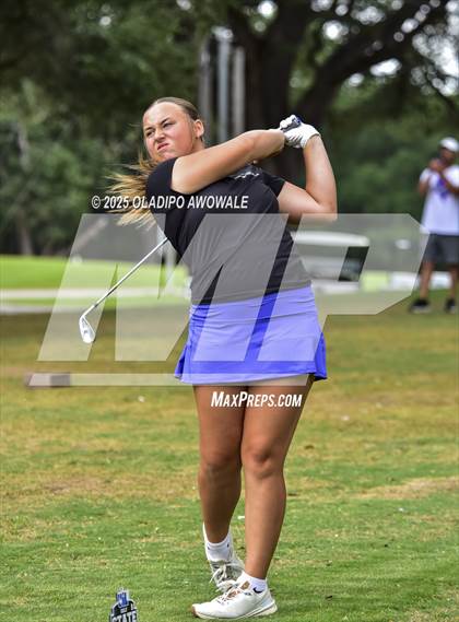Thumbnail 3 in UIL 2A Golf State Championships photogallery.