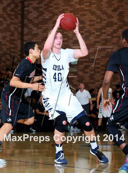 Thumbnail 3 in Loyola vs. Centennial (CIF SoCal Regional D1 Playoff) photogallery.