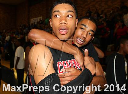 Thumbnail 1 in Loyola vs. Centennial (CIF SoCal Regional D1 Playoff) photogallery.