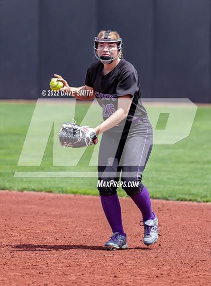 Thumbnail 3 in Keokuk vs Iowa City West (Varsity Classic) photogallery.