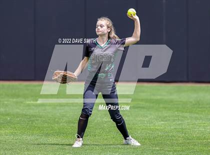 Thumbnail 2 in Keokuk vs Iowa City West (Varsity Classic) photogallery.