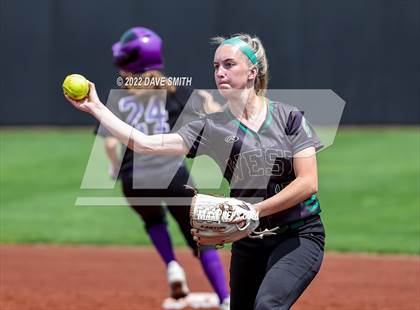 Thumbnail 3 in Keokuk vs Iowa City West (Varsity Classic) photogallery.