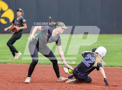 Thumbnail 3 in Keokuk vs Iowa City West (Varsity Classic) photogallery.