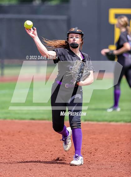 Thumbnail 2 in Keokuk vs Iowa City West (Varsity Classic) photogallery.