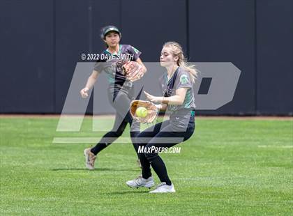 Thumbnail 1 in Keokuk vs Iowa City West (Varsity Classic) photogallery.