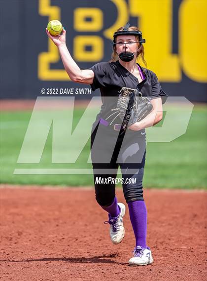 Thumbnail 2 in Keokuk vs Iowa City West (Varsity Classic) photogallery.