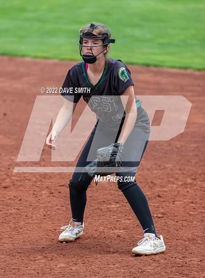 Thumbnail 1 in Keokuk vs Iowa City West (Varsity Classic) photogallery.