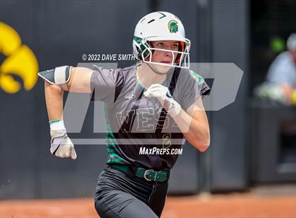 Thumbnail 3 in Keokuk vs Iowa City West (Varsity Classic) photogallery.