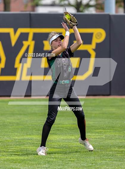 Thumbnail 2 in Keokuk vs Iowa City West (Varsity Classic) photogallery.
