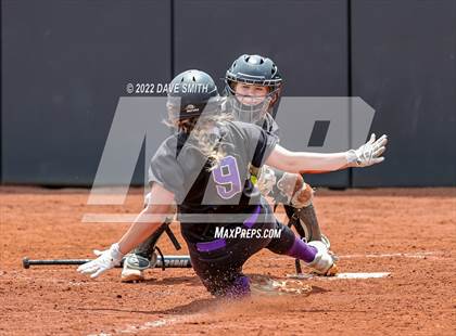 Thumbnail 1 in Keokuk vs Iowa City West (Varsity Classic) photogallery.