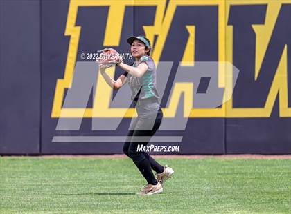 Thumbnail 2 in Keokuk vs Iowa City West (Varsity Classic) photogallery.