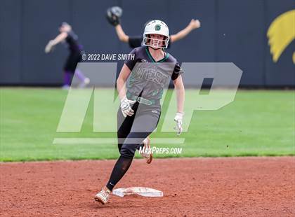 Thumbnail 2 in Keokuk vs Iowa City West (Varsity Classic) photogallery.