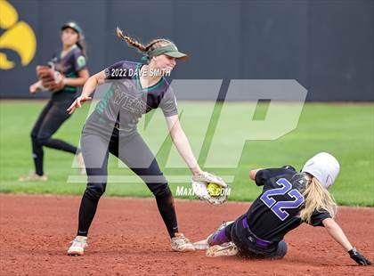 Thumbnail 2 in Keokuk vs Iowa City West (Varsity Classic) photogallery.