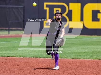 Thumbnail 2 in Keokuk vs Iowa City West (Varsity Classic) photogallery.