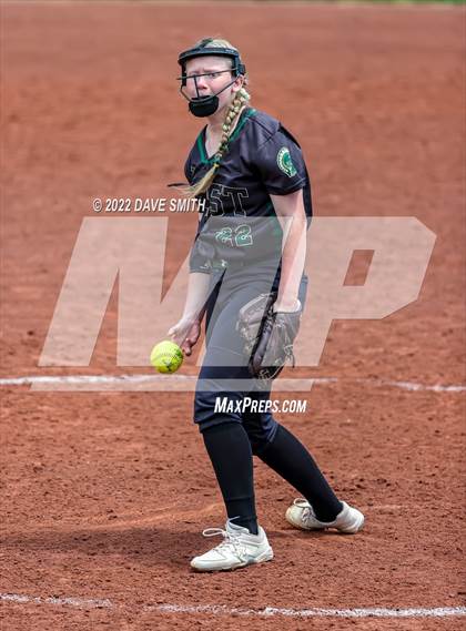 Thumbnail 3 in Keokuk vs Iowa City West (Varsity Classic) photogallery.