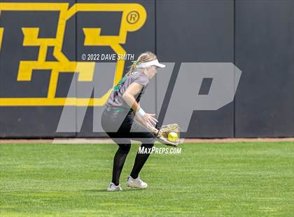 Thumbnail 3 in Keokuk vs Iowa City West (Varsity Classic) photogallery.