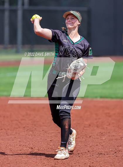 Thumbnail 3 in Keokuk vs Iowa City West (Varsity Classic) photogallery.