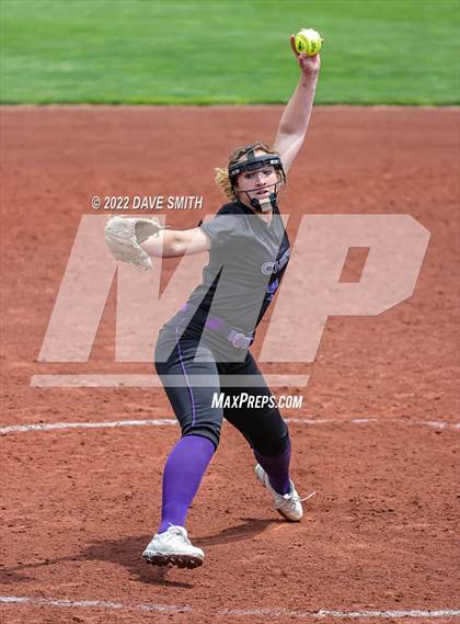 Thumbnail 1 in Keokuk vs Iowa City West (Varsity Classic) photogallery.