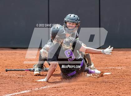 Thumbnail 2 in Keokuk vs Iowa City West (Varsity Classic) photogallery.
