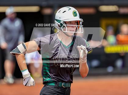 Thumbnail 1 in Keokuk vs Iowa City West (Varsity Classic) photogallery.