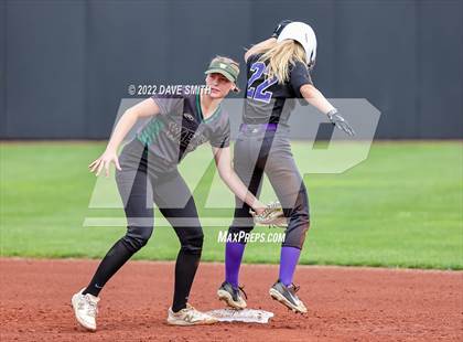 Thumbnail 1 in Keokuk vs Iowa City West (Varsity Classic) photogallery.