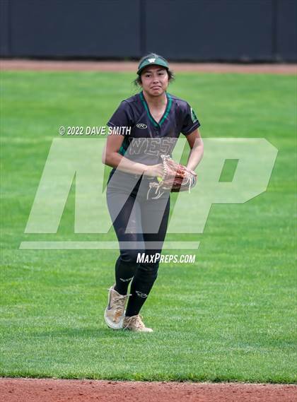 Thumbnail 2 in Keokuk vs Iowa City West (Varsity Classic) photogallery.
