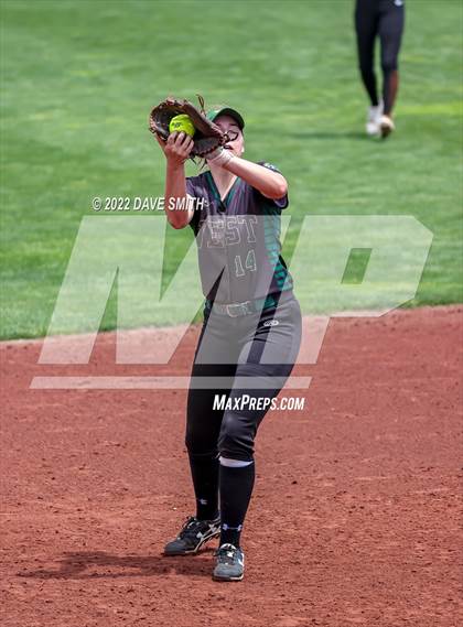 Thumbnail 2 in Keokuk vs Iowa City West (Varsity Classic) photogallery.