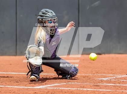 Thumbnail 3 in Keokuk vs Iowa City West (Varsity Classic) photogallery.